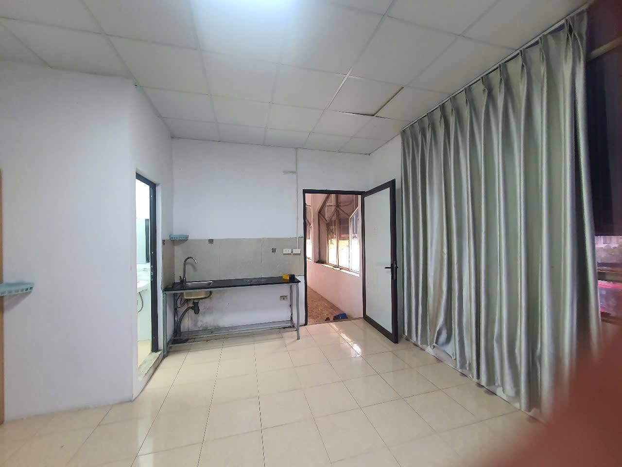 Cho Thuê nhà Mặt Phố Giải Phóng (ngay bến xe Giáp Bát), 400m* 3 tầng KD bất chấp - Ảnh 2
